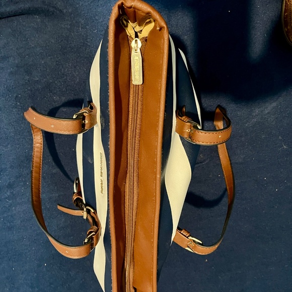 Michael Kors Designer Purse - Picture 7 of 9